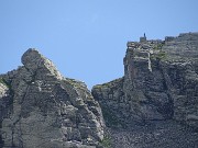 77 Maxi-zoom verso la strettoia di partenza del sentiero in discesa dal Monte Ponteranica centrale